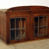 A Jugendstil display cabinet with arched top, two doors and cutted glass windows with bronze grid - фото 2