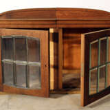 A Jugendstil display cabinet with arched top, two doors and cutted glass windows with bronze grid - фото 3
