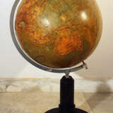 Library geographical globe with upstanding hightened mountain areas, with rivers and sea currents - фото 1