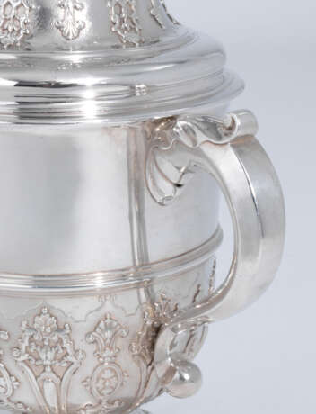 A GEORGE II SILVER TWO-HANDLED CUP AND COVER - photo 2