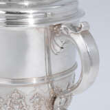 A GEORGE II SILVER TWO-HANDLED CUP AND COVER - фото 2