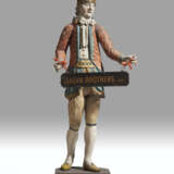 A POLYCHROME AND GILTWOOD FIGURE OF A GENTLEMAN - фото 1