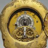 A LOUIS XV GILT AND SILVERED-BRONZE TRAVELING CLOCK - фото 2
