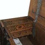 A GERMAN WALNUT, ASH, BIRCH FRUITWOOD AND MARQUETRY CHEST - фото 7