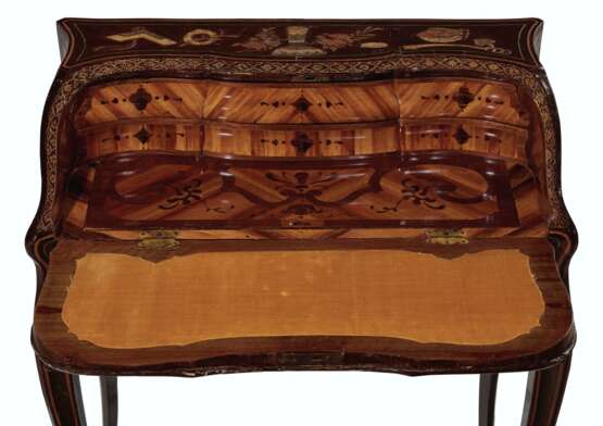 A LOUIS XV ORMOLU-MOUNTED CHINESE COROMANDEL LACQUER AND VER... - photo 3