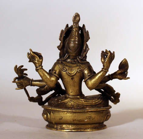 Two Indochinese bronze scupltures of godesses, on integrated bases - фото 3