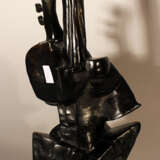 Cubistic bronze sculpture of a violinist - photo 2