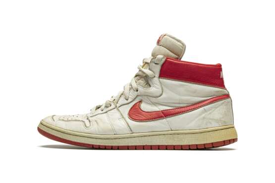 Air Ship, MJ Player Exclusive, Game-Worn Sneaker - фото 2