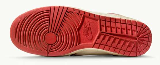 Air Jordan 1 High "'Shattered Backboard' Origin Story," Game-Worn Signed Sneaker - photo 4