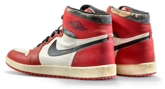 Air Jordan 1 High "'Shattered Backboard' Origin Story," Game-Worn Signed Sneaker - фото 12