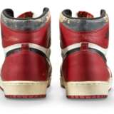 Air Jordan 1 High "'Shattered Backboard' Origin Story," Game-Worn Signed Sneaker - фото 13