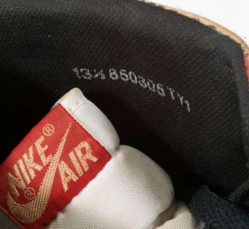 Air Jordan 1 High "'Shattered Backboard' Origin Story," Game-Worn Signed Sneaker - photo 20