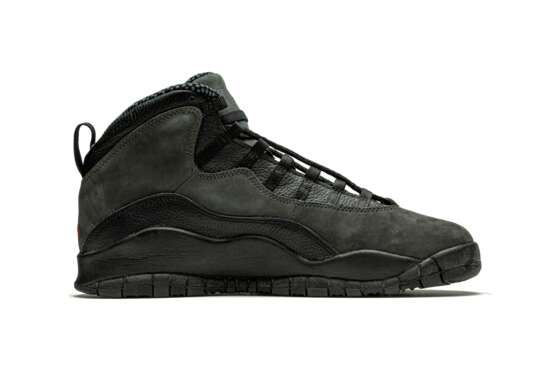 Air Jordan 10 “Shadow,” Player Exclusive Sneaker - фото 3