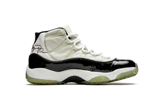 Air Jordan 11 “Concord,” Player Exclusive, Game-Worn Signed Sneaker - фото 3
