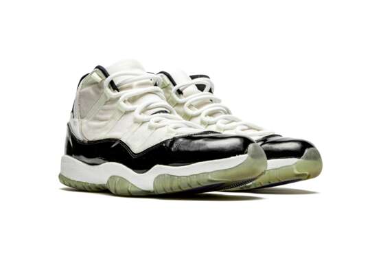 Air Jordan 11 “Concord,” Player Exclusive, Game-Worn Signed Sneaker - фото 9