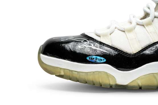 Air Jordan 11 “Concord,” Player Exclusive, Game-Worn Signed Sneaker - Foto 13