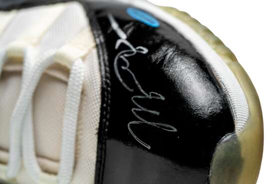 Air Jordan 11 “Concord,” Player Exclusive, Game-Worn Signed Sneaker - Foto 15