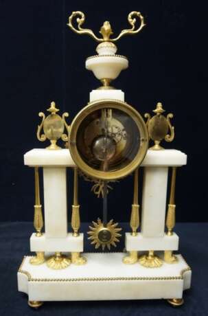 White marble portal table clock with fire guilding ornaments and We Mathieu Planchon (1842-1921) Bronze Mixed media France Period of Louis XVI 1780 - photo 2