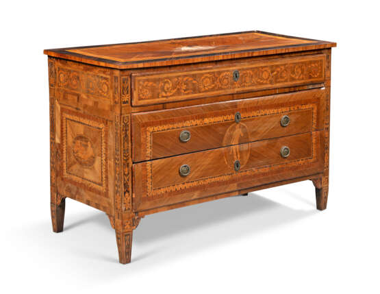 Maggiolini, Giuseppe. A NEAR PAIR OF MILANESE NEO-CLASSICAL WALNUT, TULIPWOOD AND MARQUETRY COMMODES - фото 7
