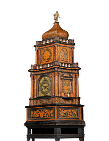 A CENTRAL ITALIAN MARQUETRY, EBONISED, PAINTED WOOD, BURR-WALNUT AND FRUITWOOD STRIKING TABLE CLOCK CABINET WITH ALARM - фото 3