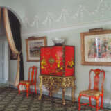 A PAIR OF NORTH EUROPEAN RED AND GILT JAPANNED SIDE CHAIRS - фото 5