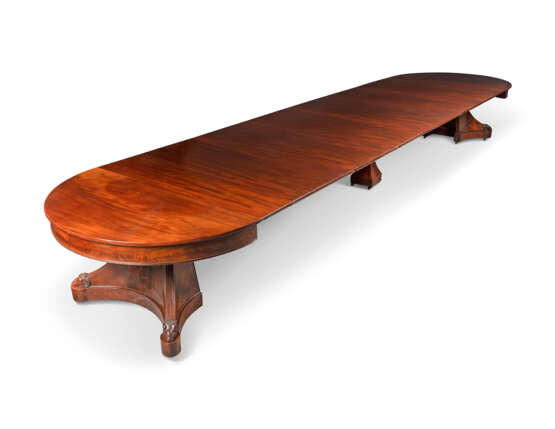 A LOUIS-PHILIPPE MAHOGANY EXTENDING DINING-TABLE - Foto 5