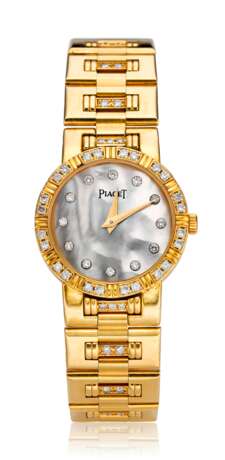 Piaget. PIAGET, LADIES 18K GOLD, MOTHER OF PEARL AND DIAMOND - photo 1