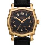 Roger Dubuis. ROGER DUBUIS, 18K SYMPATHIE WITH BLACK DIAL - фото 1