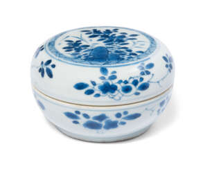 A CHINESE BLUE AND WHITE CIRCULAR BOX AND COVER