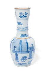 A CHINESE BLUE AND WHITE BOTTLE VASE