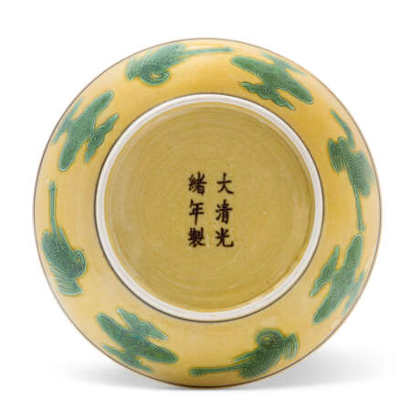 A CHINESE GREEN AND AUBERGINE-DECORATED YELLOW-GROUND 'DRAGON' DISH - photo 2