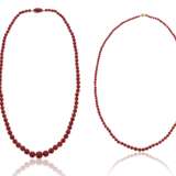 GROUP OF CORAL BEAD NECKLACES - фото 2
