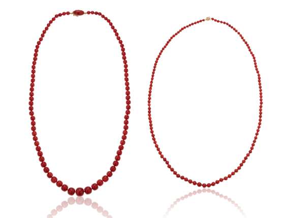 GROUP OF CORAL BEAD NECKLACES - Foto 2