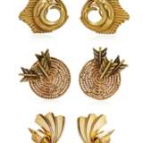 GROUP OF THREE GOLD AND DIAMOND EARRINGS - Foto 1