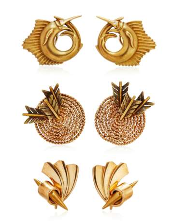 GROUP OF THREE GOLD AND DIAMOND EARRINGS - фото 1