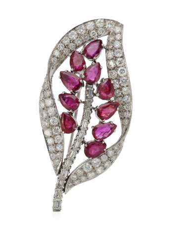 Trio. TRIO RUBY AND DIAMOND BROOCH WITH GIA REPORT - Foto 1