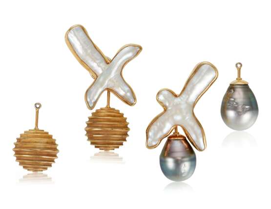 Walling, Christopher. CHRISTOPHER WALLING CULTURED PEARL AND GOLD EARRINGS - Foto 1