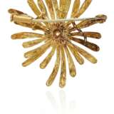 DIAMOND AND GOLD BROOCH - photo 2