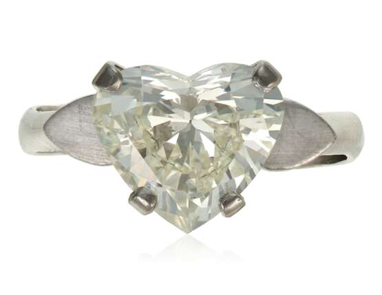 HEART SHAPED DIAMOND RING WITH GIA REPORT - фото 1