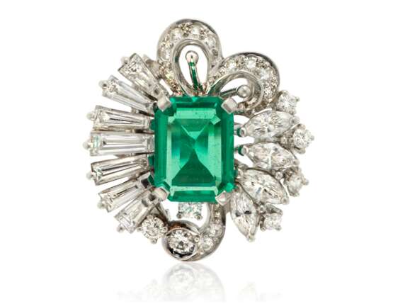 EMERALD AND DIAMOND RING WITH AGL REPORT - фото 1