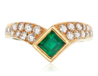 TIFFANY & CO. EMERALD AND DIAMOND RING