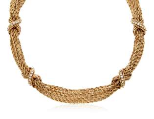GOLD AND DIAMOND NECKLACE