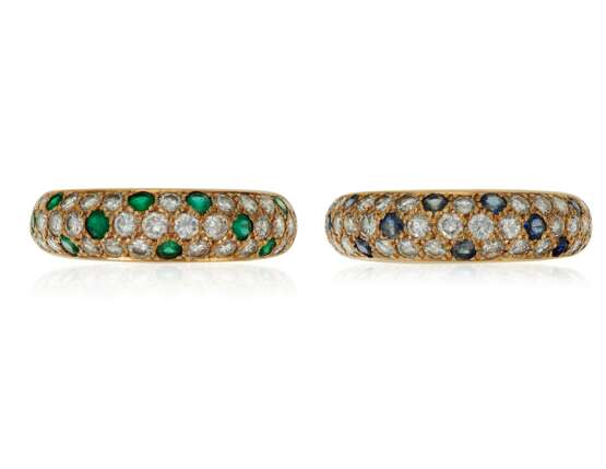 Cartier. CARTIER PAIR OF SAPPHIRE, EMERALD AND DIAMOND 'MIMI' RINGS - Foto 3