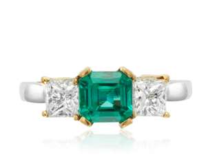 EMERALD AND DIAMOND RING