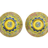 A PAIR OF CHINESE PAINTED ENAMEL DEEP BOWLS - photo 5