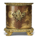 A FRENCH ORMOLU-MOUNTED JAPANESE LACQUER CACHE-POT - фото 4