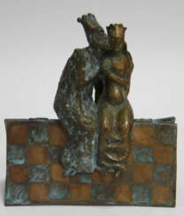 Inconnu académique de l'Artiste, du Bronze, Plastique d'un jeu d'Échecs - Roi, les Échecs - Dame embrassant