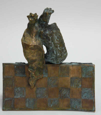 Unbekannter akademischer Künstler, Bronze - Plastik eines Schach - Königs, die Schach - Dame küssend - Foto 3