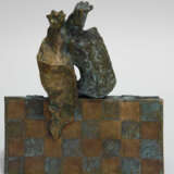 Unbekannter akademischer Künstler, Bronze - Plastik eines Schach - Königs, die Schach - Dame küssend - Foto 3