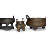 A GROUP OF THREE CHINESE TWIN-HANDLED BRONZE TRIPOD CENSERS - фото 2